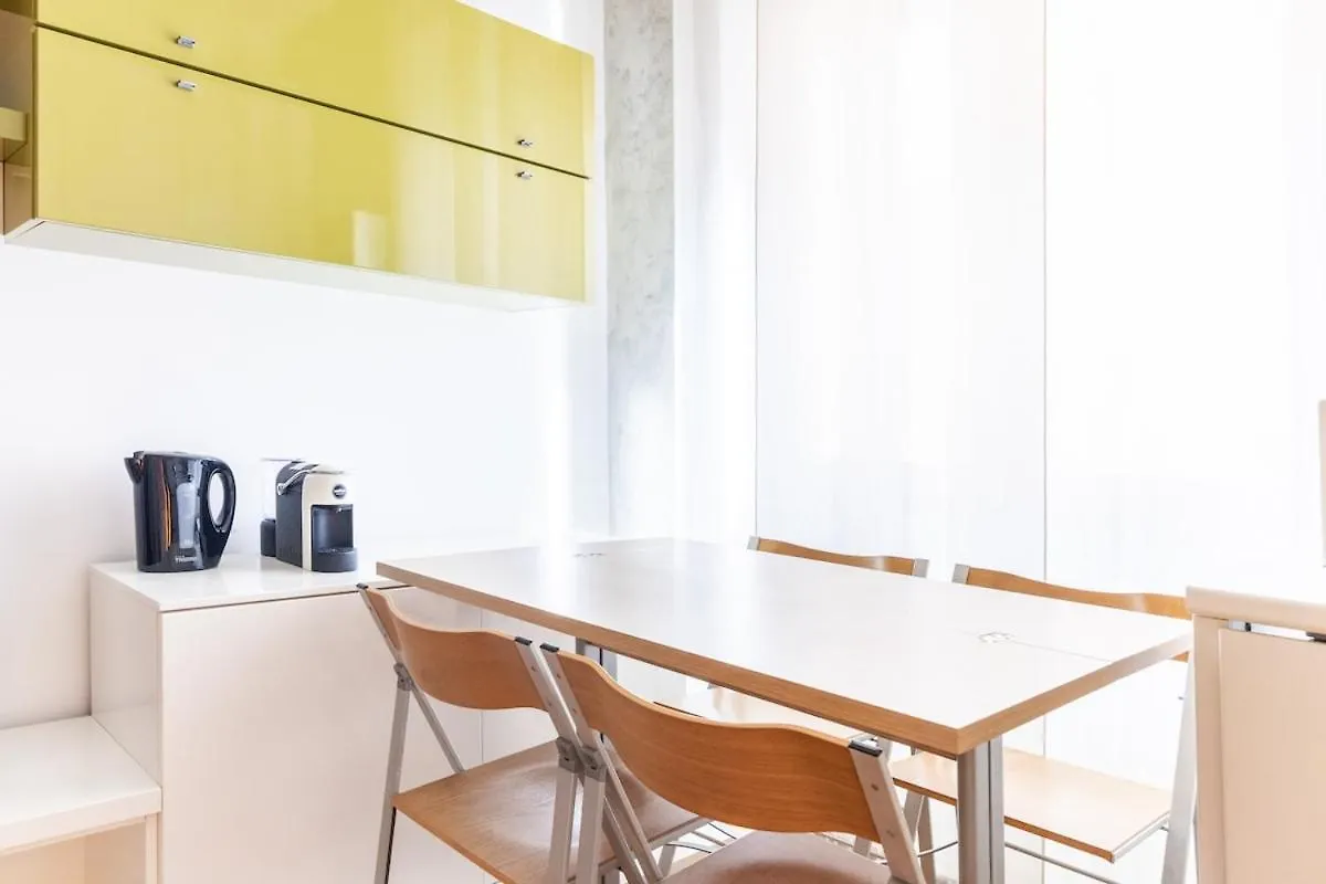 Duomo-Navigli - Design Apartment, Wi-Fi, Netflix Milan 0*,
